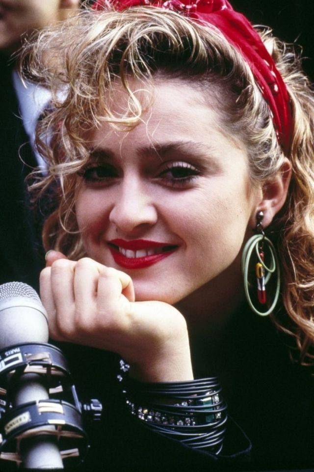 90Er Frisuren
 bandana binden retro frisur madonna in den 90er Jahren