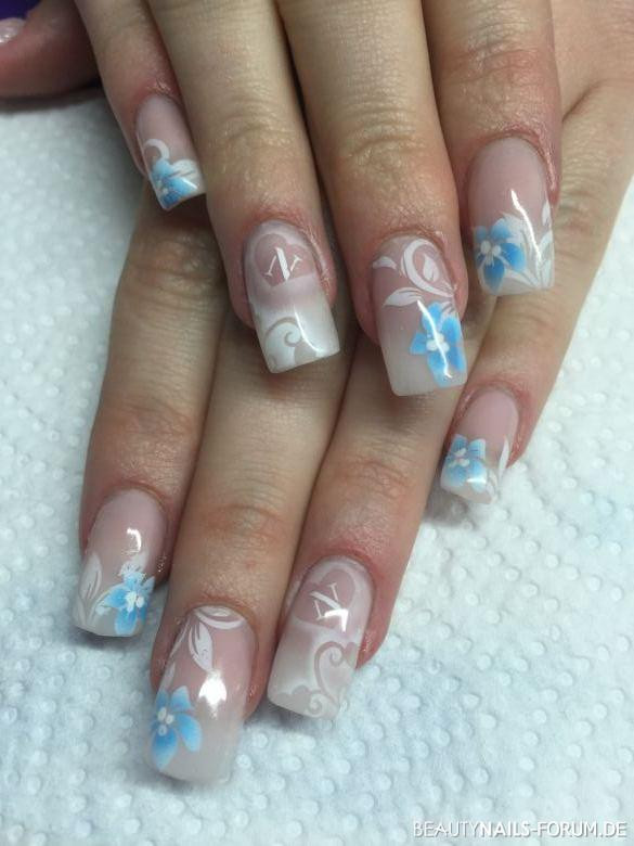 Airbrush Nageldesign
 Babyboomer mit Gel und Airbrush blaue Blumen Nageldesign