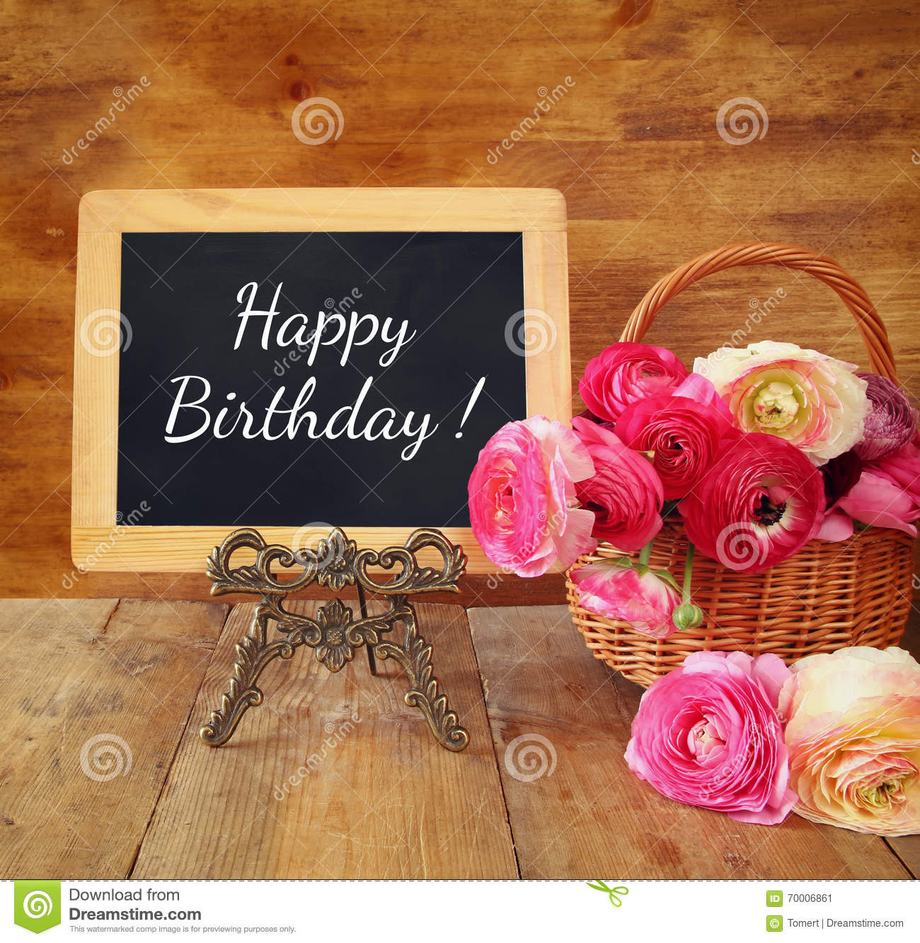 Alles Liebe Zum Geburtstag Blumen
 Blumen Nahe Bei Tafel Mit Phrase Alles Gute Zum