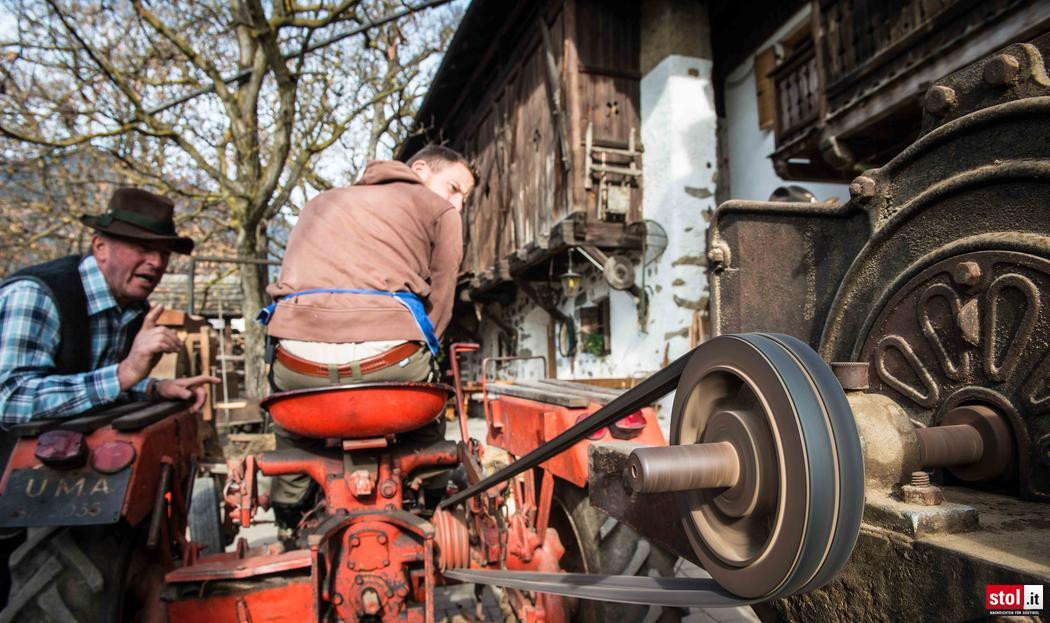 Altes Handwerk
 Altes Handwerk am Tschiedererhof in Vahrn 13 11 2015