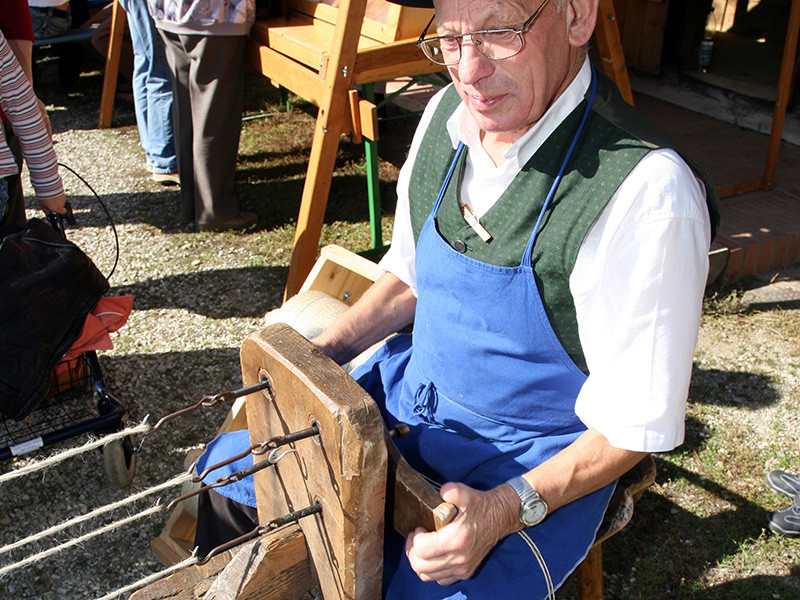 Altes Handwerk
 Leben im Museum Freilichtmuseum Massing