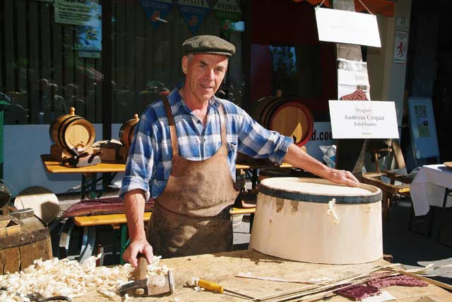 Altes Handwerk
 Altes Handwerk Tirol kommt wieder nach Seefeld Bild 1