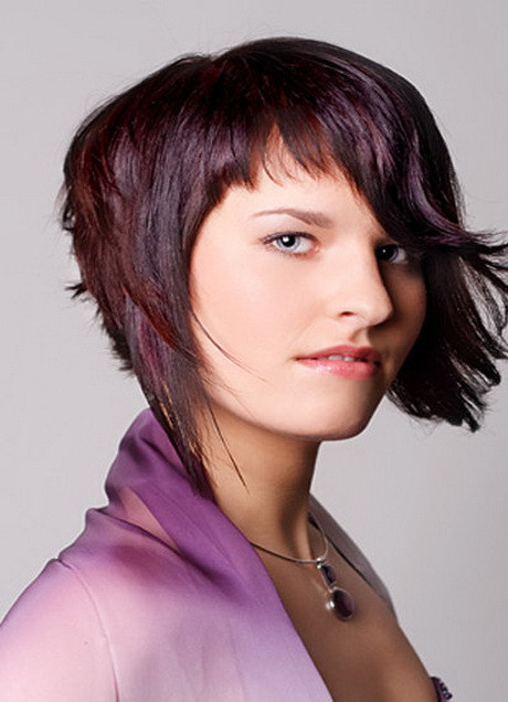 Asymmetrischer Haarschnitt
 Emo Frisuren Mit Pony Und Stufen