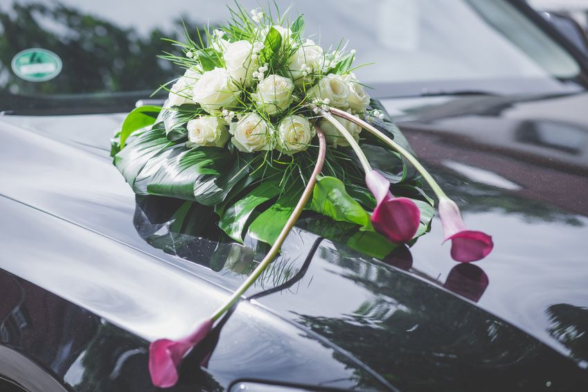 Autoschmuck Hochzeit Befestigung
 Autoschmuck mit Steckschaum für Hochzeit selber machen