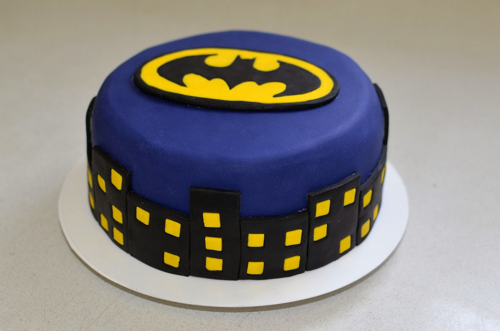 Batman Kuchen
 Barbara s Backstube Batman Torte Baileyskuchen mit