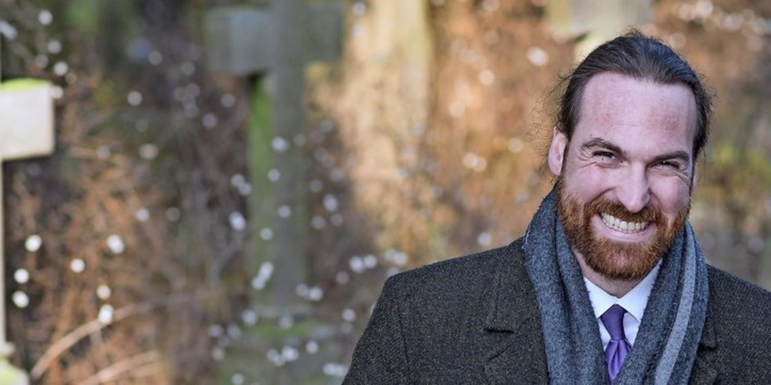 Der Tod als Handwerk Mann aus Wismar macht mit 32 Jahren eine Ausbildung als Bestatter Bestatter Handwerk
Der Tod als Handwerk Mann aus Wismar macht mit 32 Jahren