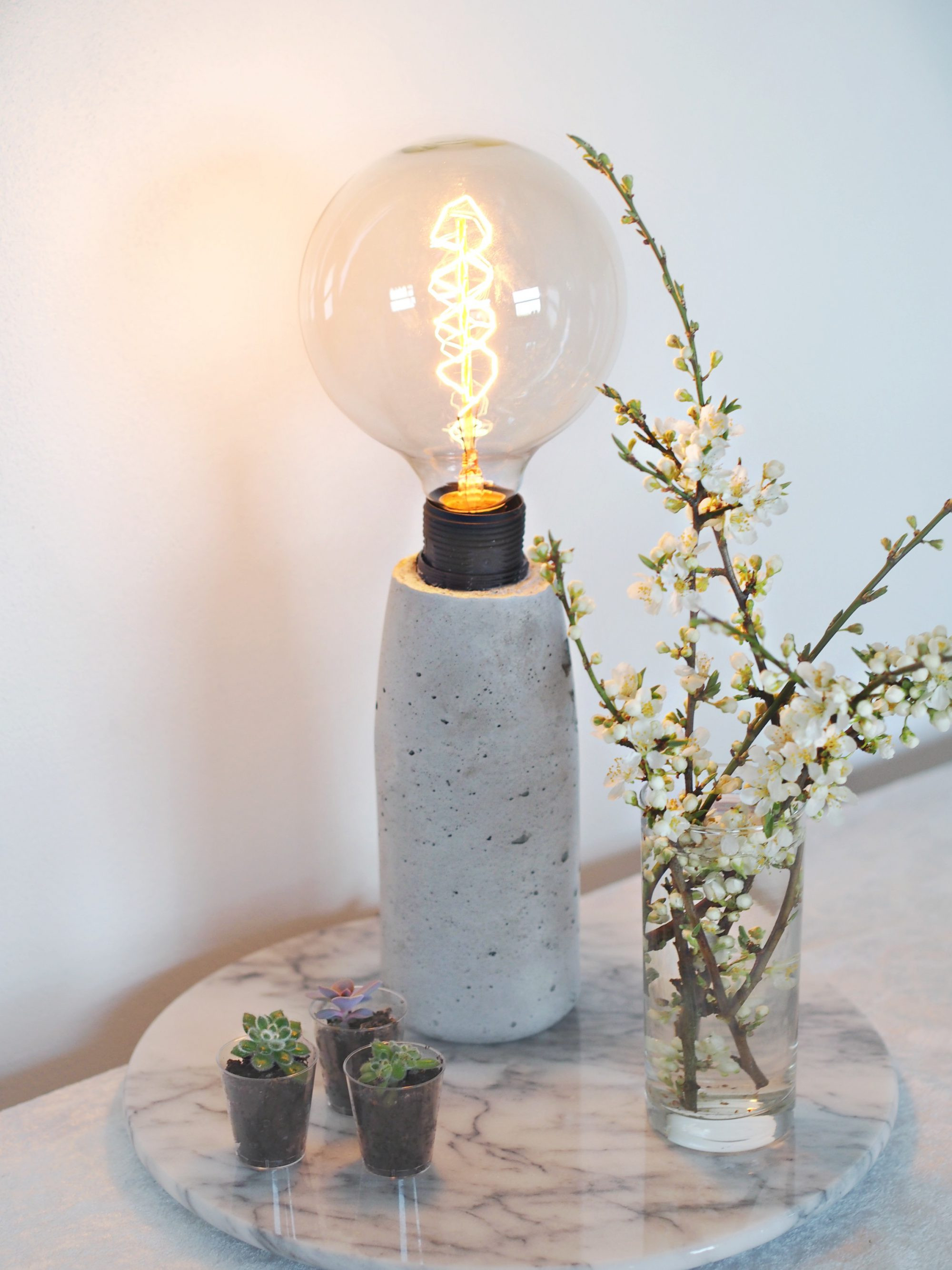 Beton Diy
 Bud venlig Beton lampe