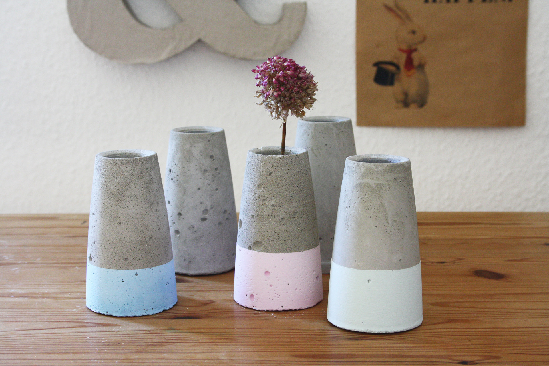 Beton Diy
 Kegelförmige Betonvase wie ›Tube‹ von House Doctor