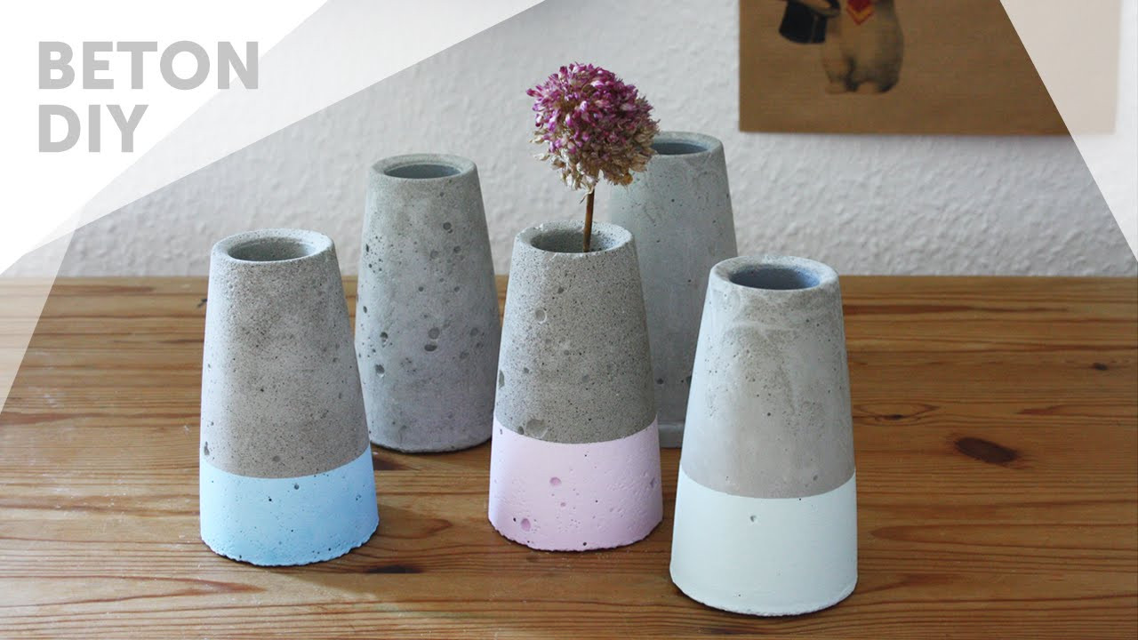 Betonvase Diy
 Kegelförmige Betonvase dipped im Kupfer oder Kreide Look