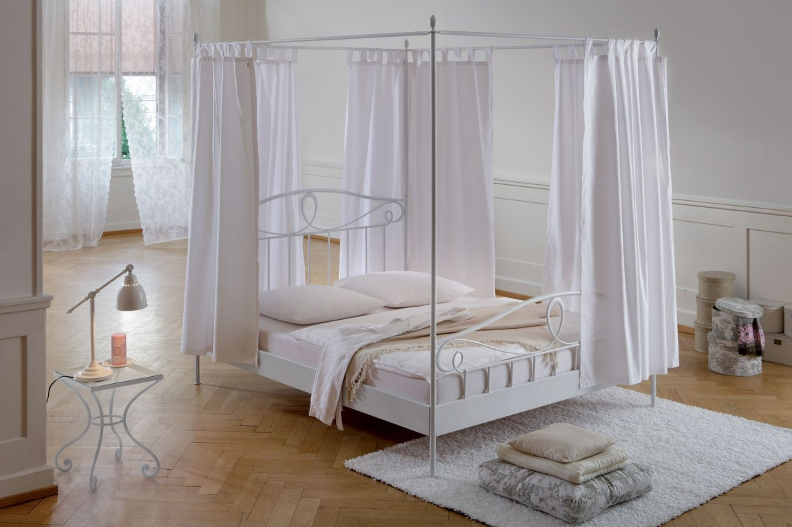 Betthimmel Diy
 DIY Canopy Bed from PVC Pipes MidCityEast