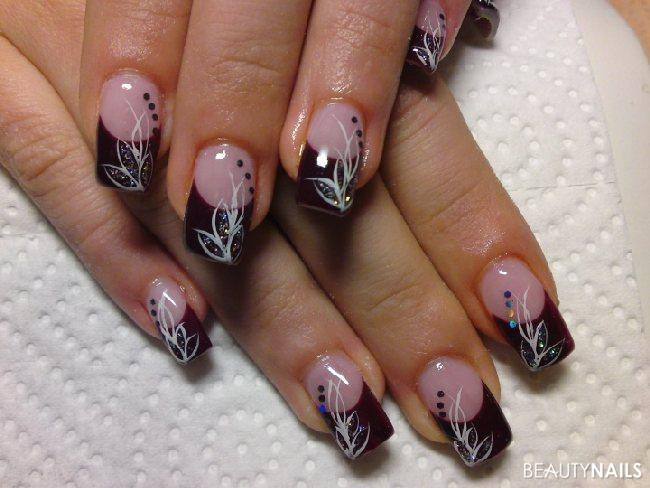 Bilder Nageldesign
 dunkelrot Nageldesign