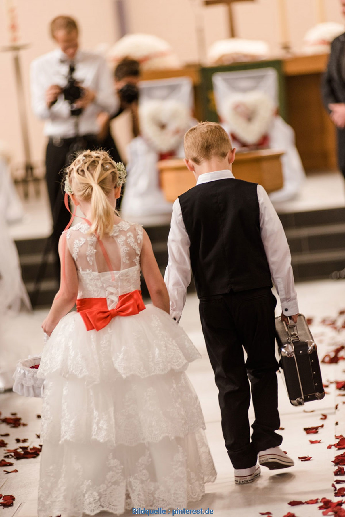 Blumenmädchen Hochzeit
 Spektakulär Hochzeit Ringe Bringen Blumenmädchen Und