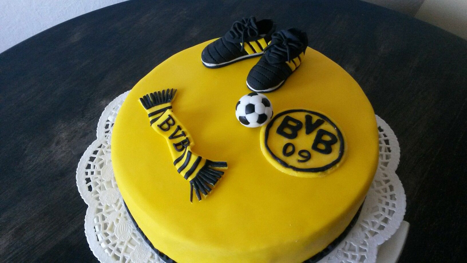 Bvb Geburtstagstorte
 BVB 09 Torte Dortmund Fußball Schuhe Fanschal