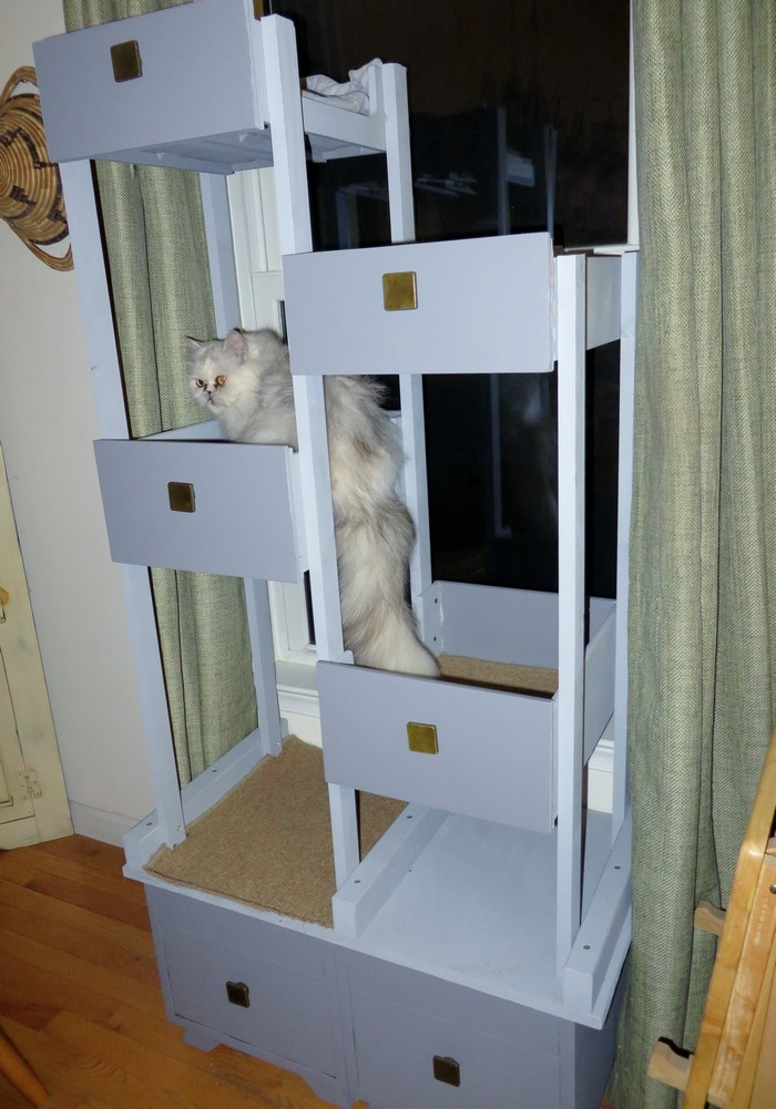 Cat Tree Diy
 Build your pampered feline a cat tree with old drawers
