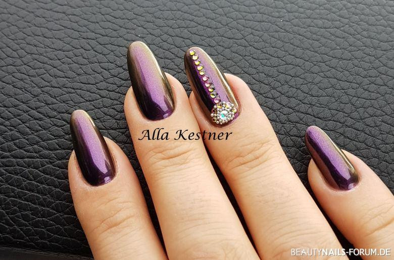 Coole Nageldesign Bilder
 Coole Nailart Chamäleon Chrome Effekt mit Steinen