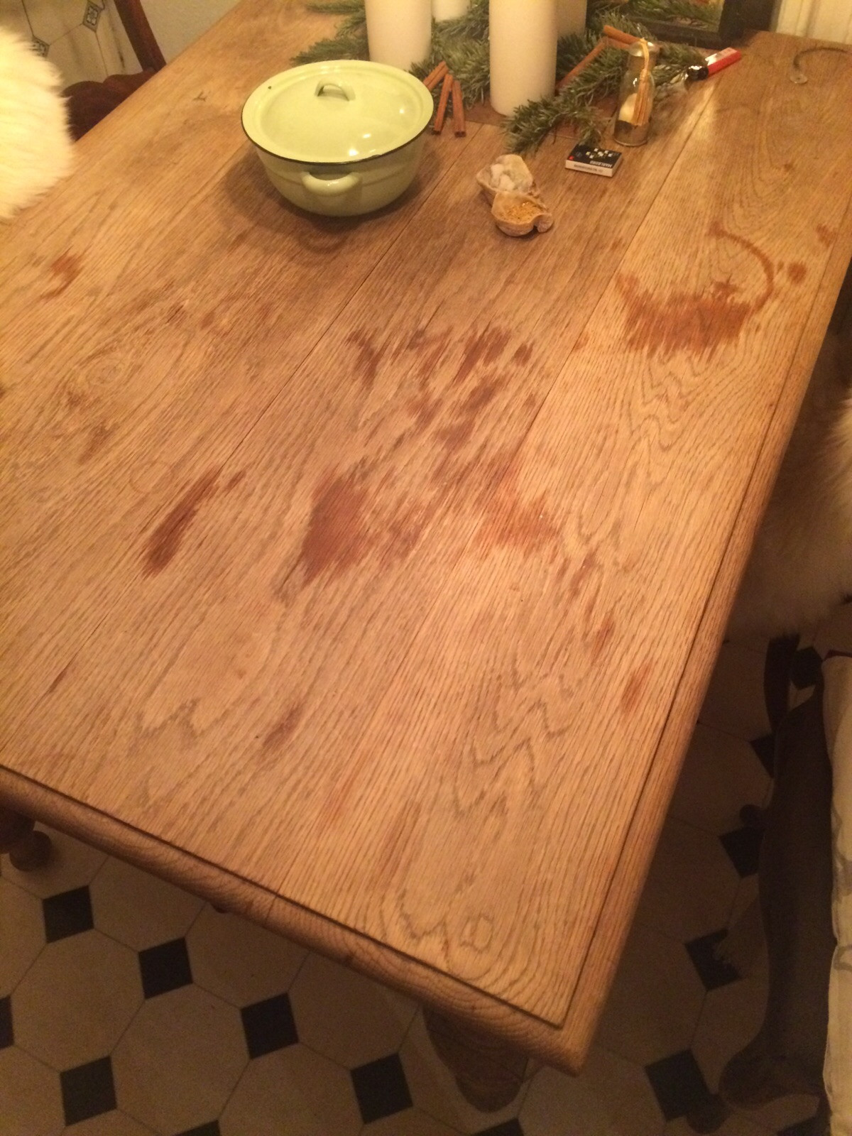 Der Feine Tisch
 Wie bekomme ich Ölflecken aus einem Holztisch Der Tisch