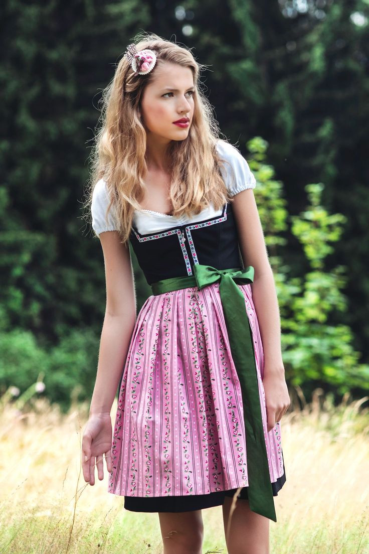 Dirndl Frisuren Offen
 1000 ideas about Schwarzes Dirndl on Pinterest