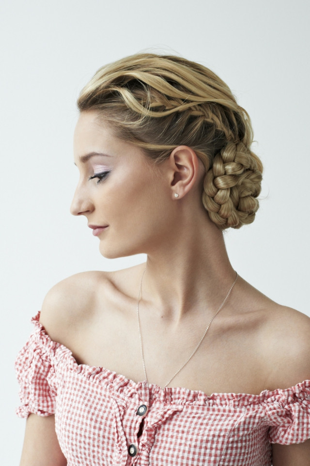 Dirndl Frisuren Sehr Kurze Haare
 Dirndl Frisuren angesagte und ausgefallene Wiesn Hairstyles