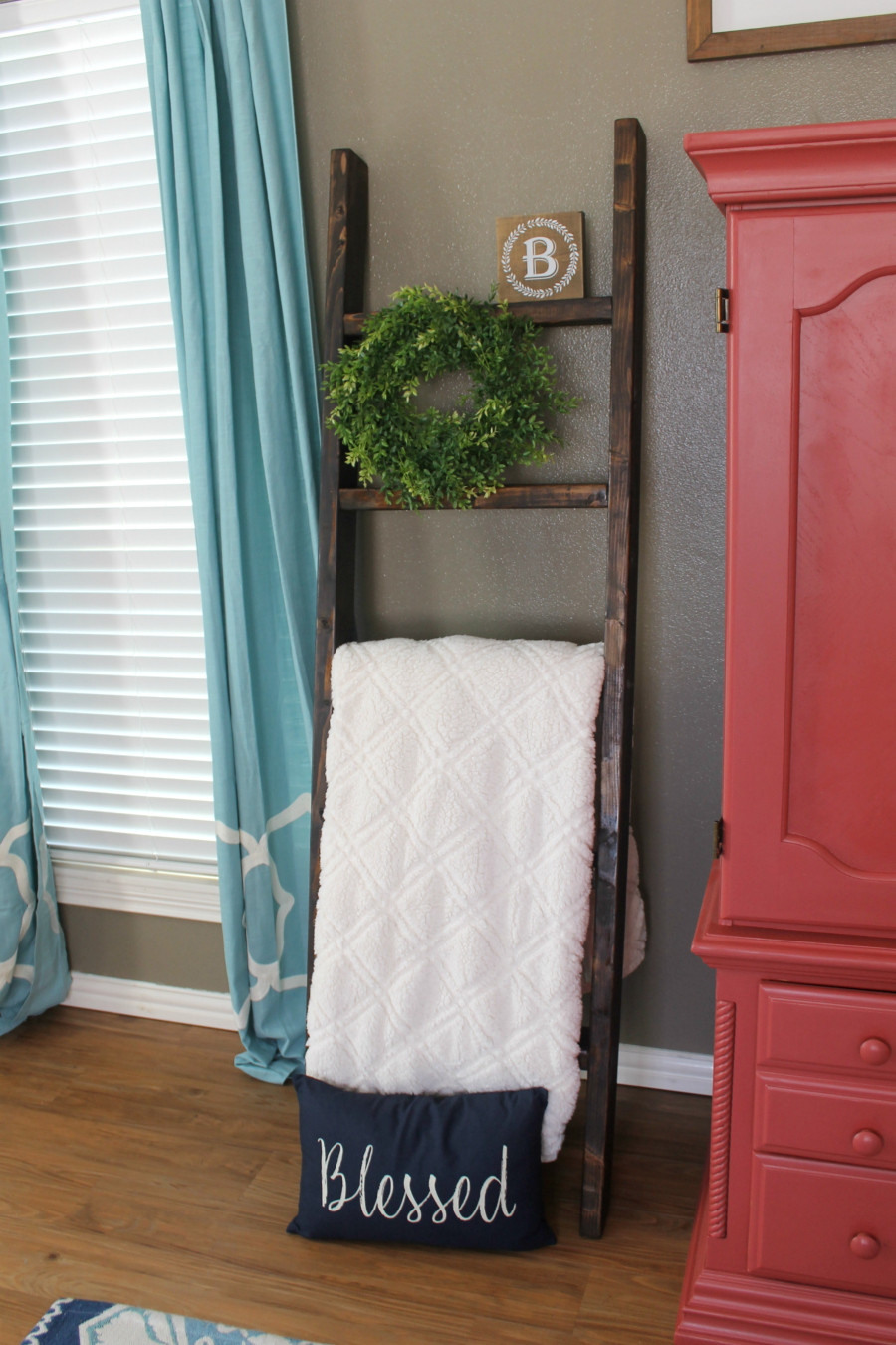 Diy Blogs
 How to Make a DIY Blanket Ladder for Just $10 Life