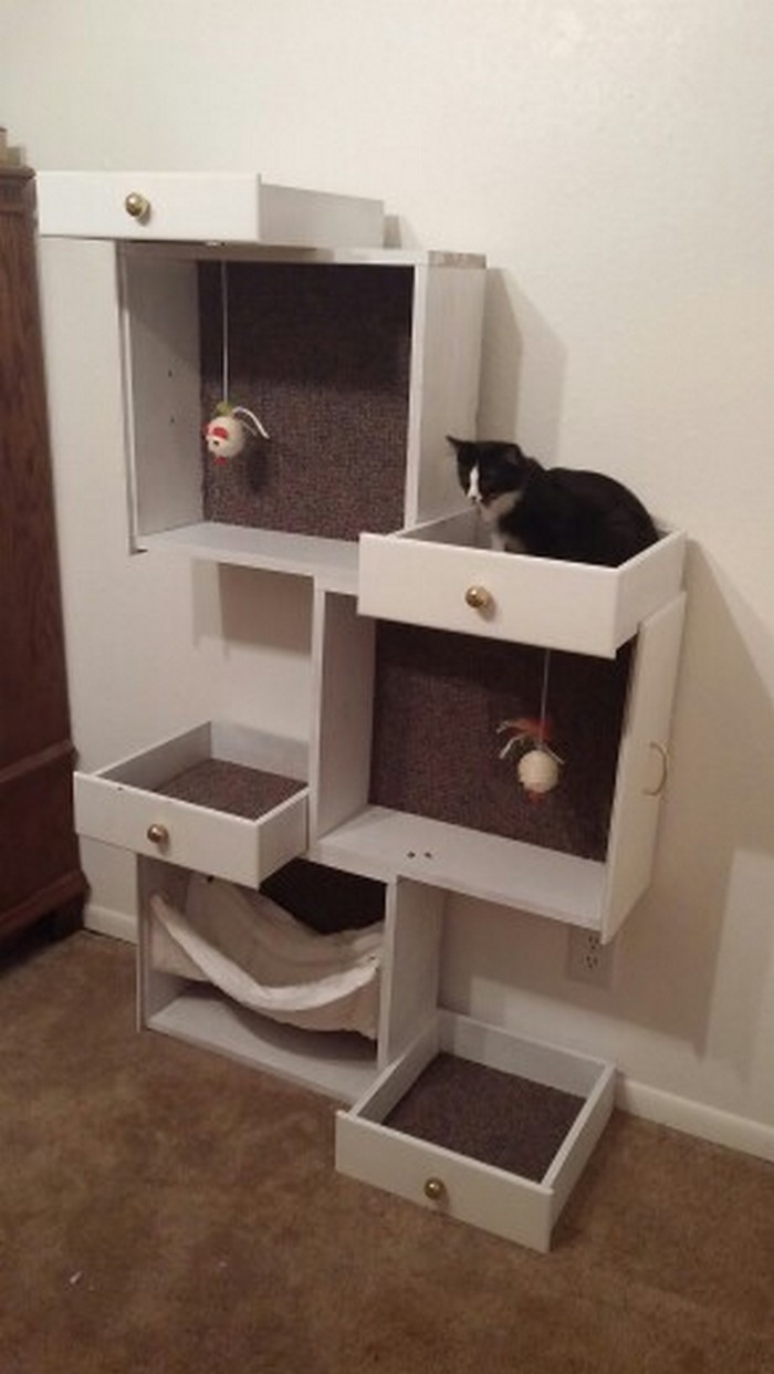 Diy Cat Tree
 Build your pampered feline a cat tree with old drawers