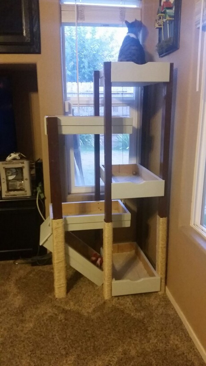 Diy Cat Tree
 Build your pampered feline a cat tree with old drawers