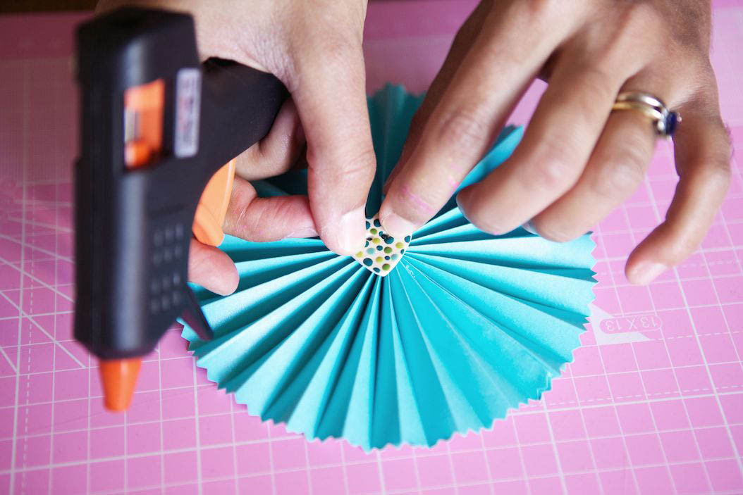 Diy Fan
 DIY Tutorial Pretty Paper Fans · Rock n Roll Bride