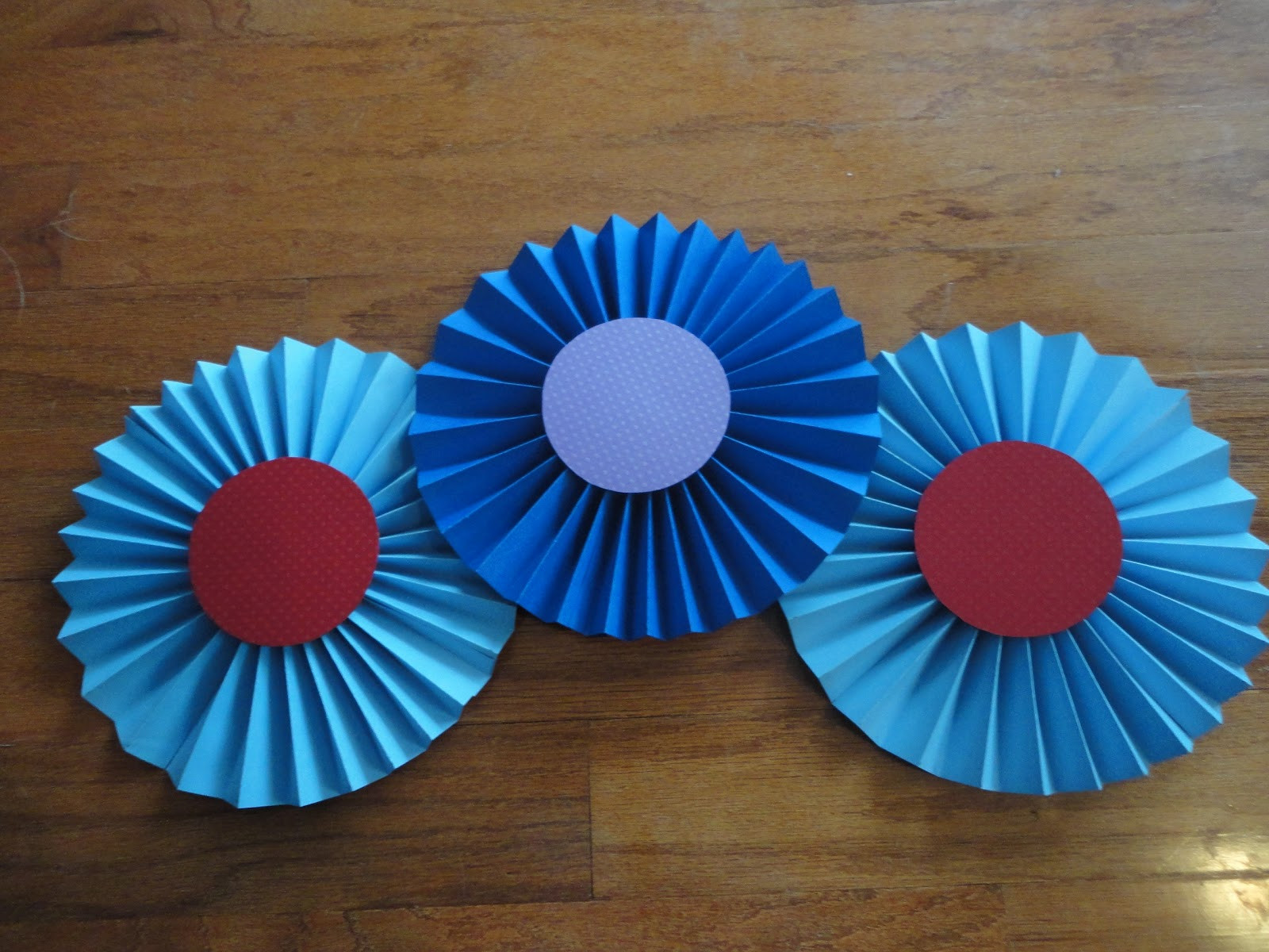 Diy Fan
 I m Lexie and you know it DIY Paper Fan Wheels