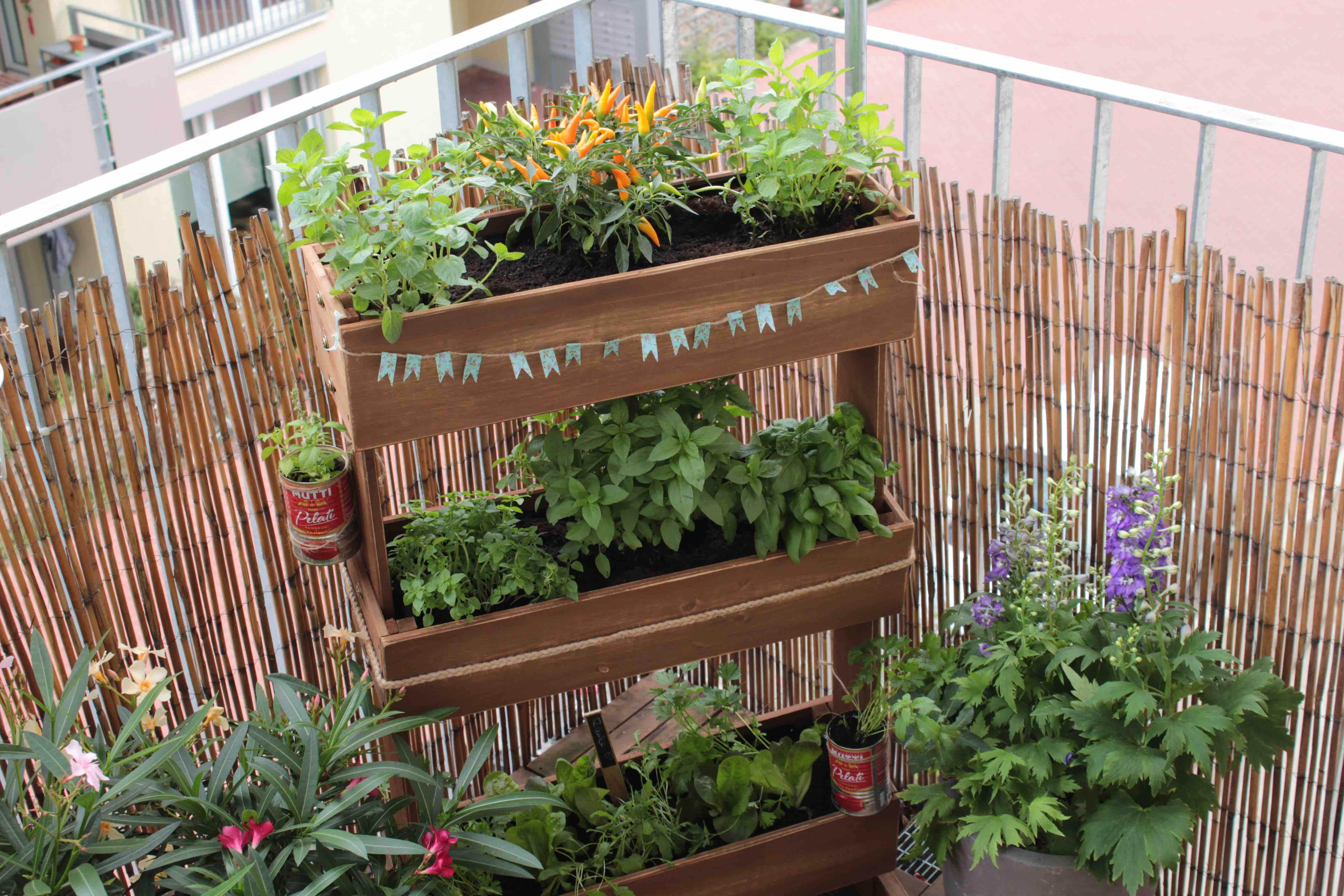 Diy Hochbeet Balkon
 Hochbeet DIY mal anders Garten Fräulein Der Garten Blog