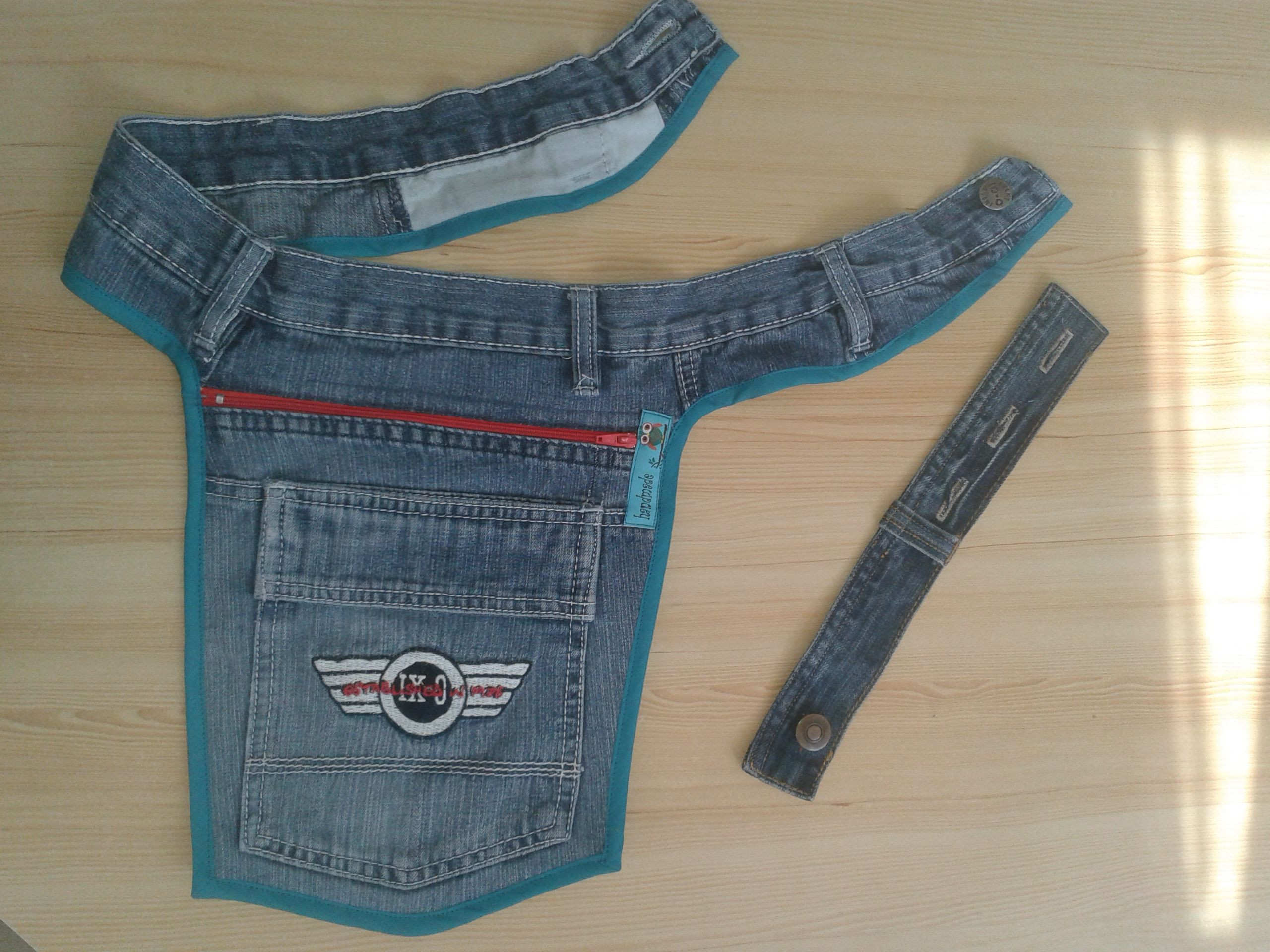 Diy Hüfttasche
 Hüfttasche aus alter Jeans mit Erweiterungsmöglichkeit