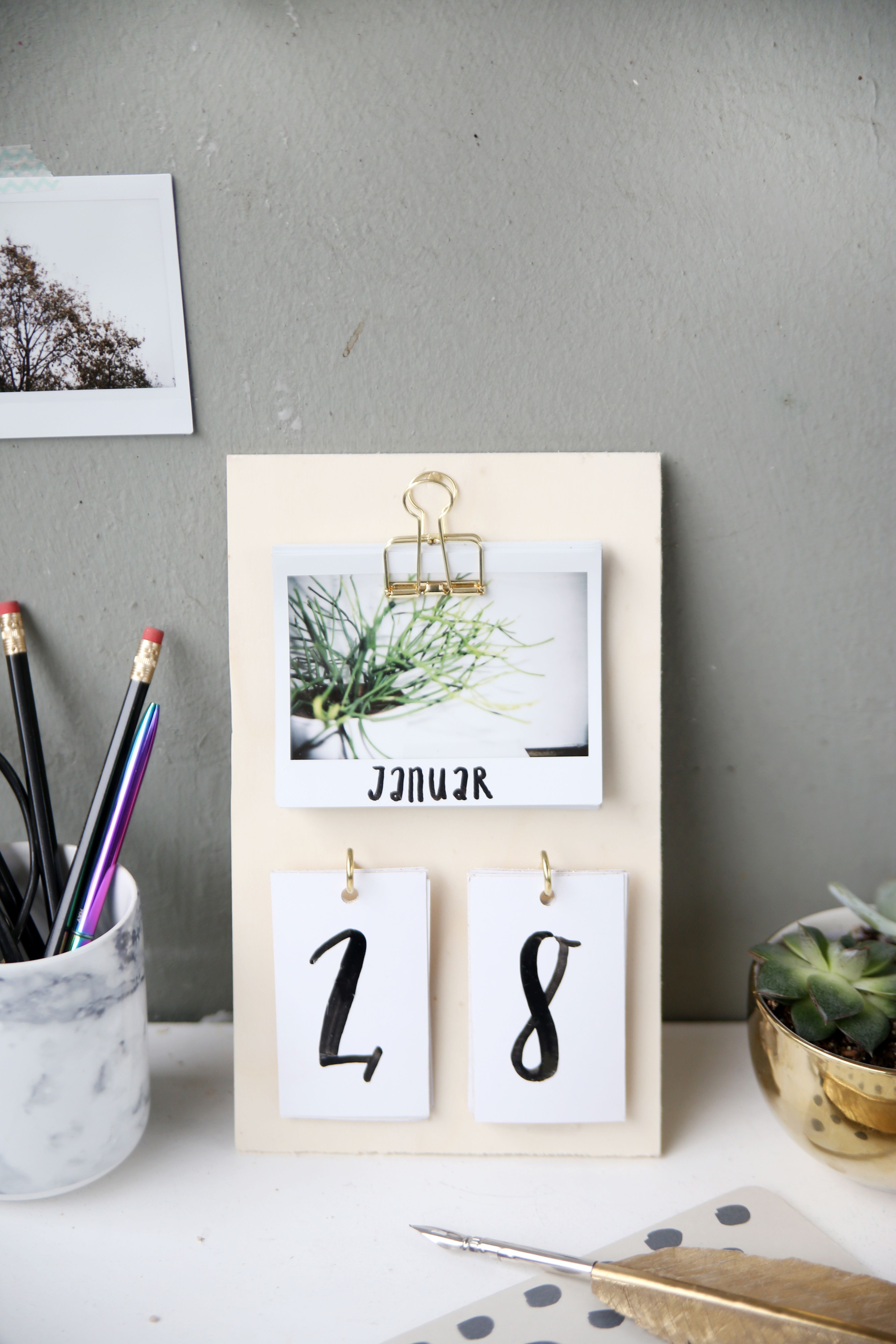 Diy-Ideen
 DIY Schreibtisch Kalender mit Instax Fotos selbstgemacht