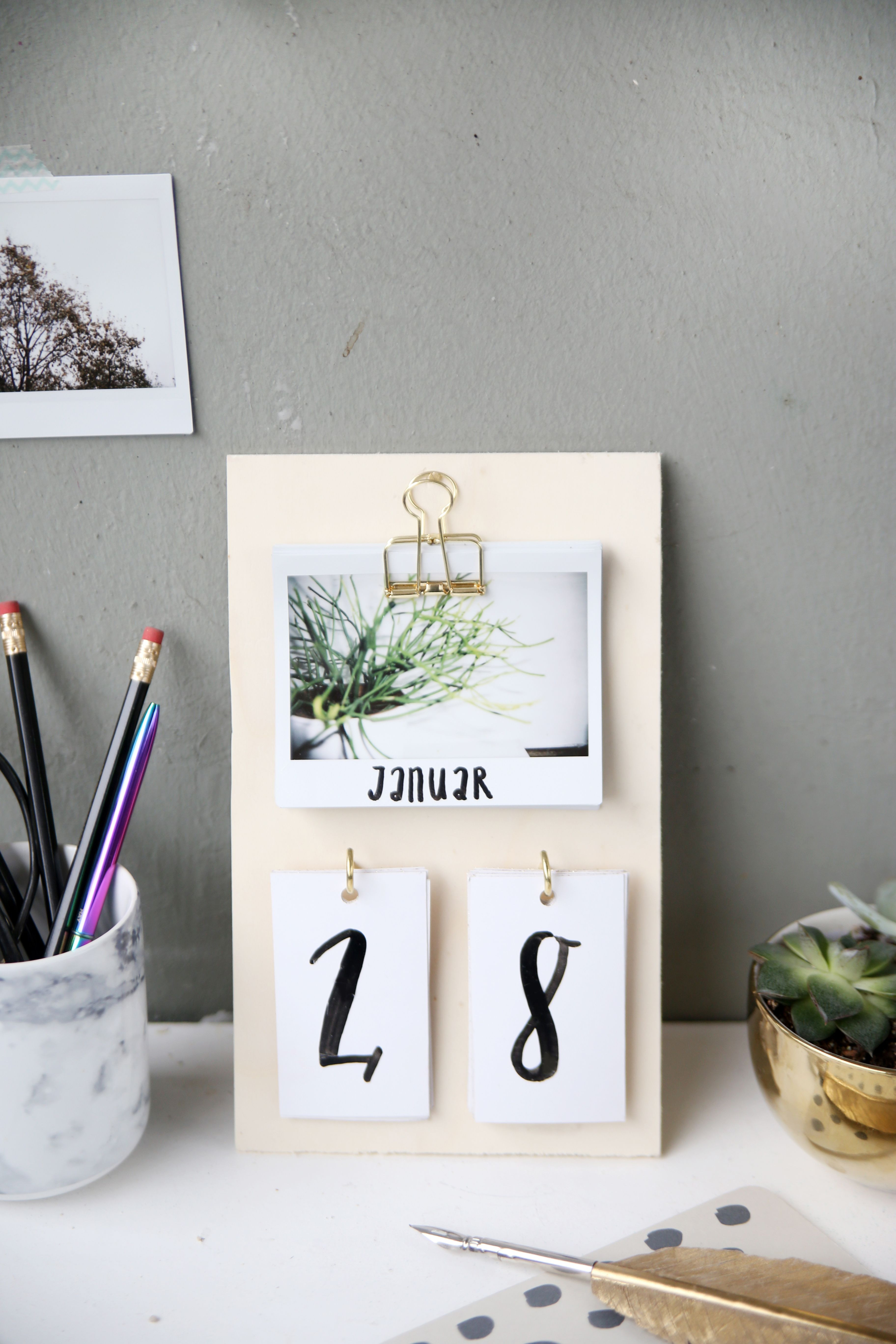 Diy Kalender
 DIY Schreibtisch Kalender mit Instax Fotos selbstgemacht