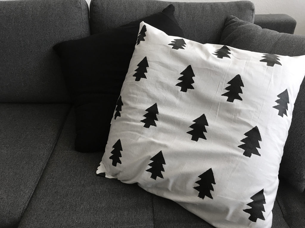 Diy Kissen
 Winter DIY Kissen mit Tannenbaumprint nähen und bedrucken