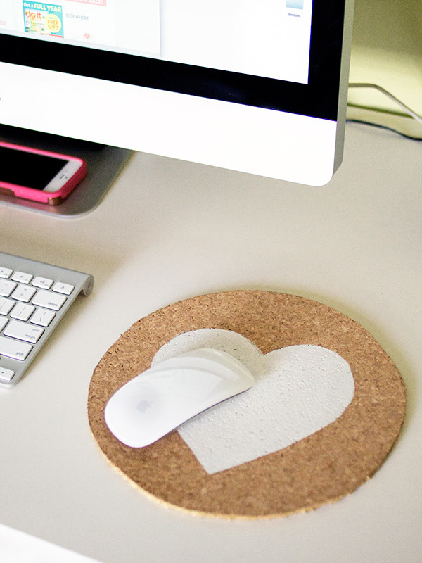 Diy Mousepad
 Sarah Hearts DIY Painted Cork Mouse Pad