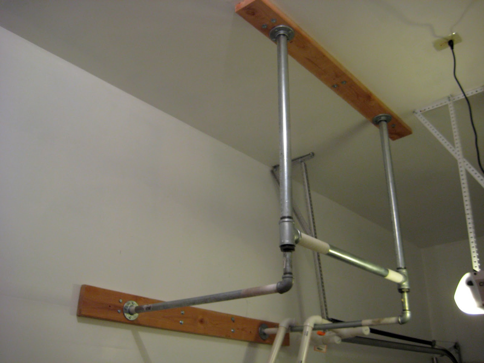 Diy Pull Up Bar
 Constantly Varied CrossFit Garage Gym DIY Pull Up Bar