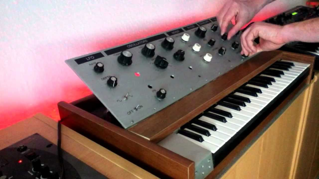 Diy Synthesizer Bausatz
 Techno session with monophonic DIY synth