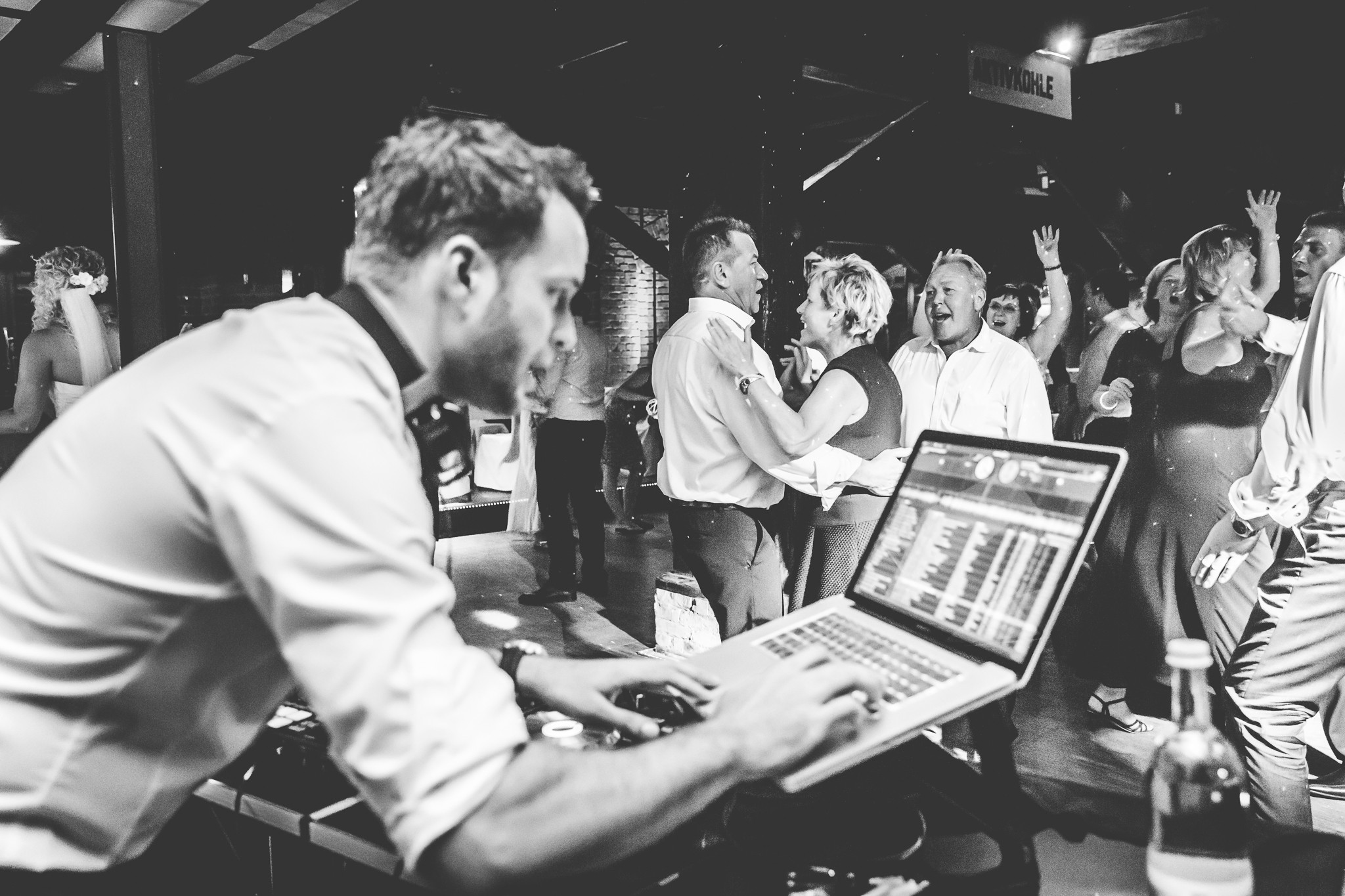 Dj Hochzeit Hamburg
 Hochzeits DJ Miker Deejay für Ihre Hochzeit in Hamburg