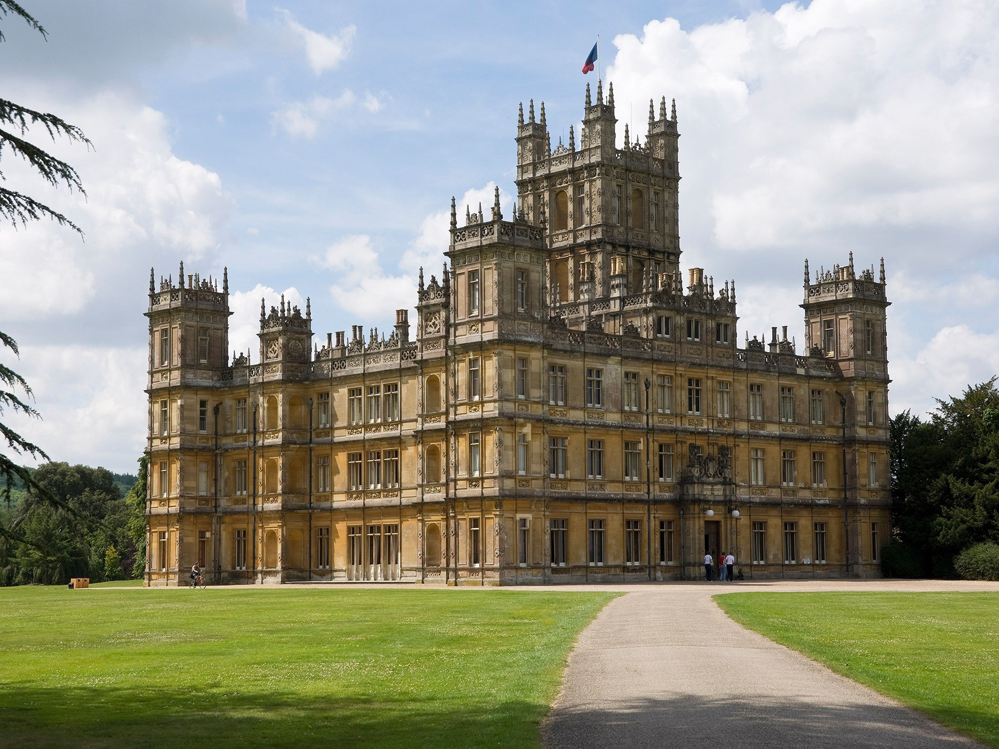 Downton Abbey Haus
 Downton Abbey Highclere Castle Is Taking Reservations