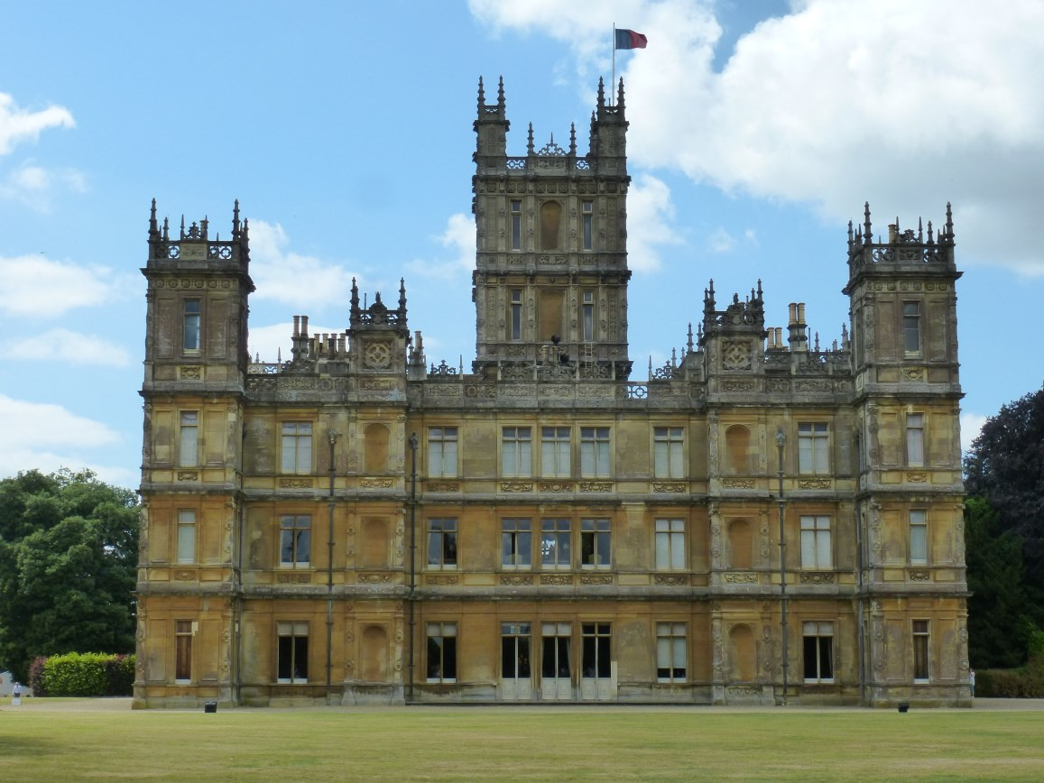 Downton Abbey Haus
 House Front Gallery Pics