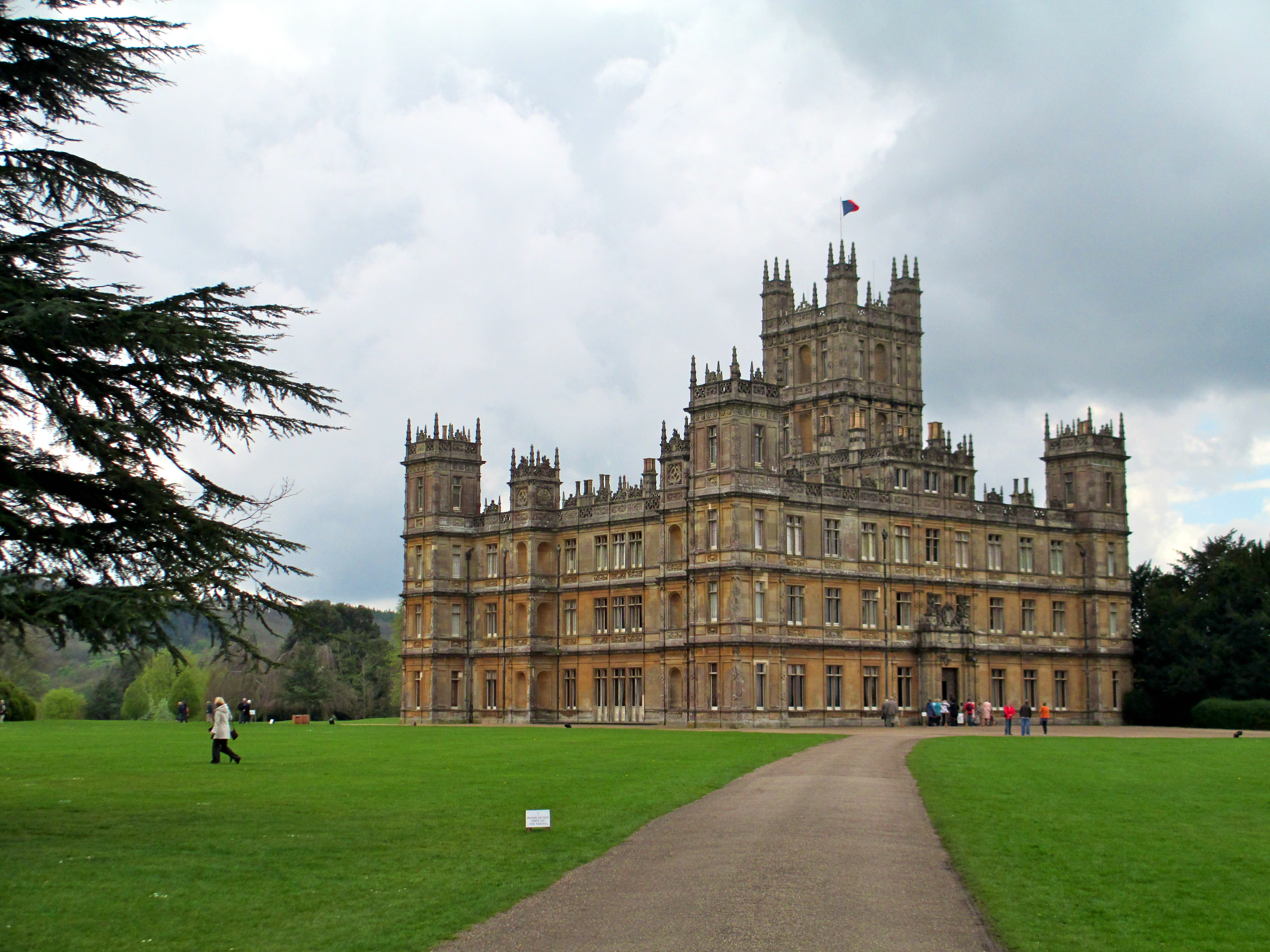 Downton Abbey Haus
 “What is a week end ” – The Real Downton Abbey