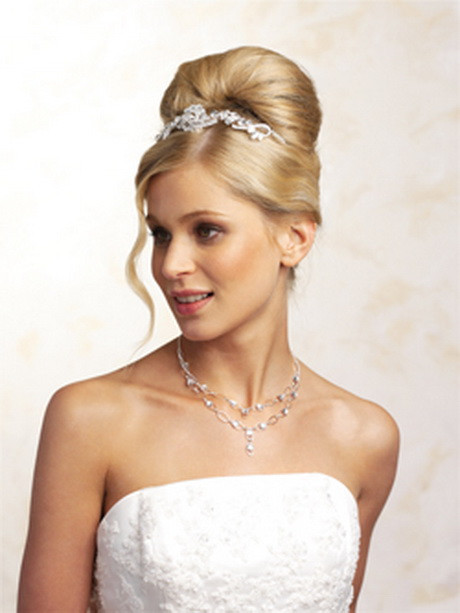 Dutt Frisuren Hochzeit
 Brautfrisuren mit diadem und schleier