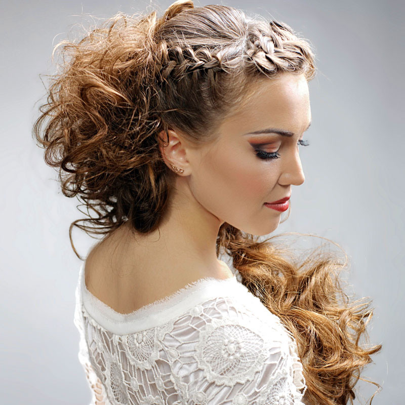 Einfache Frisuren Mit Locken
 fene Flechtfrisur mit Locken Geflochtene Haare und