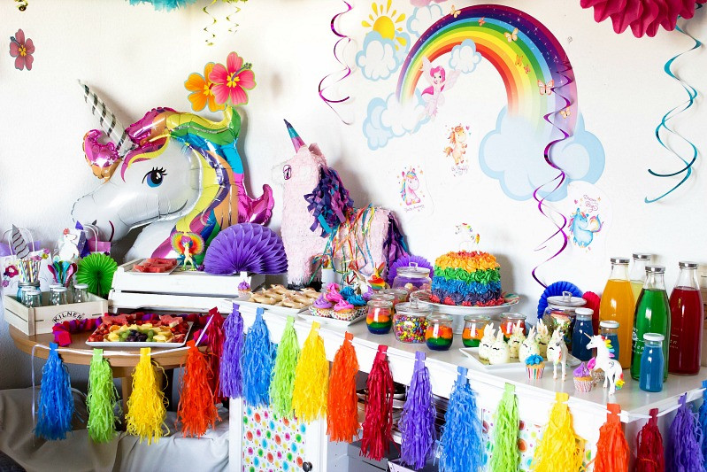 Einhorn Geburtstagsparty
 Ideen für eine tolle Einhorn Regenbogen Party Sasibella