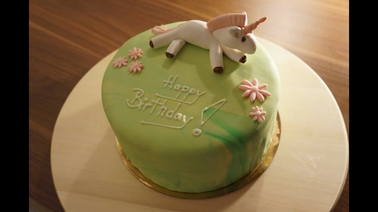 Einhorn Geburtstagstorte
 RegenbogenTorte Geburtstagstorte mit Einhorn