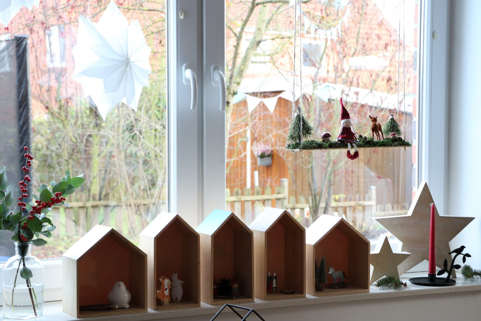 Fensterdeko Diy
 DIY Wichtelschaukel als weihnachtliche Fensterdeko