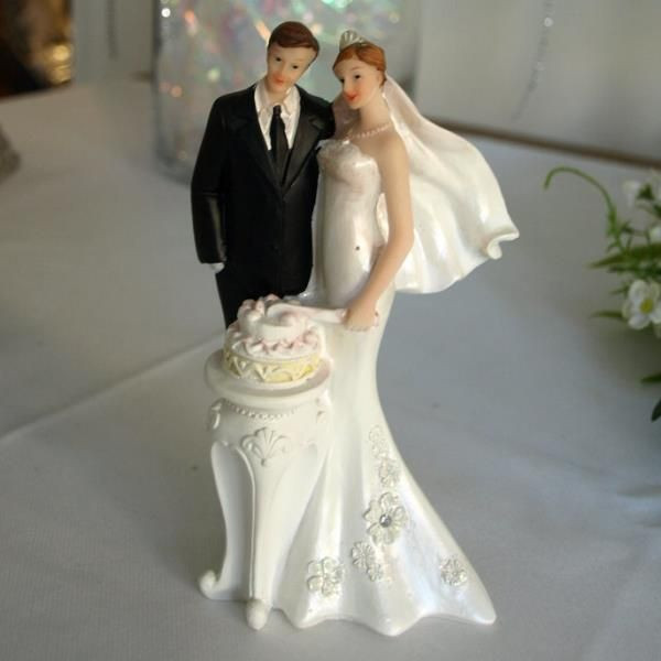 Figur Hochzeitstorte
 Brautpaar Figur mit Hochzeitstorte modernes Brautpaar