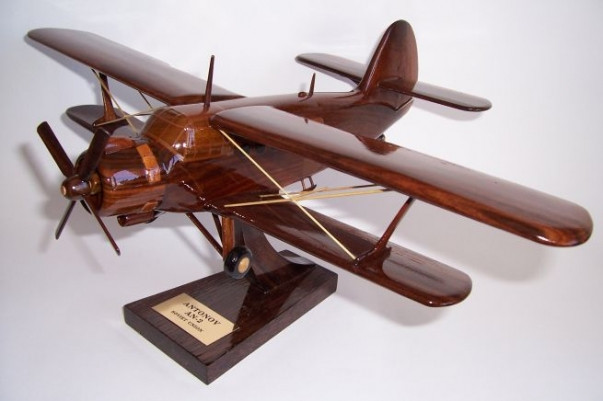 Flugzeug Geschenke
 FOCKE WULF FW 190D Flugzeug Geschenke Holzspielzeug für