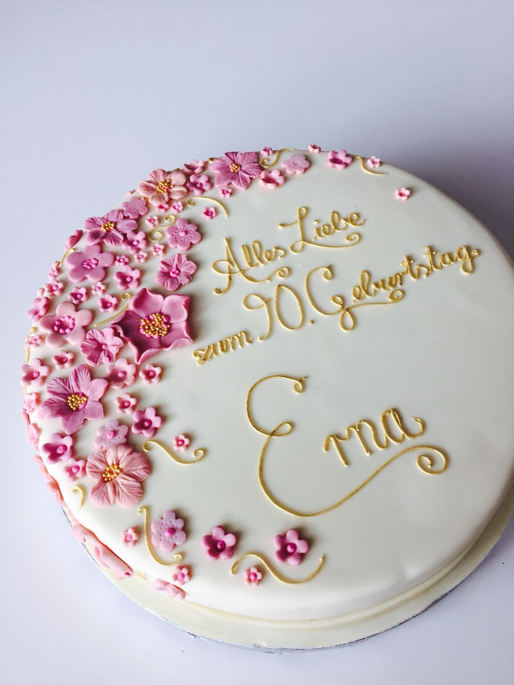 Fondant Geburtstagstorte
 Blumige Geburtstagstorte in altrosa und gold birthday