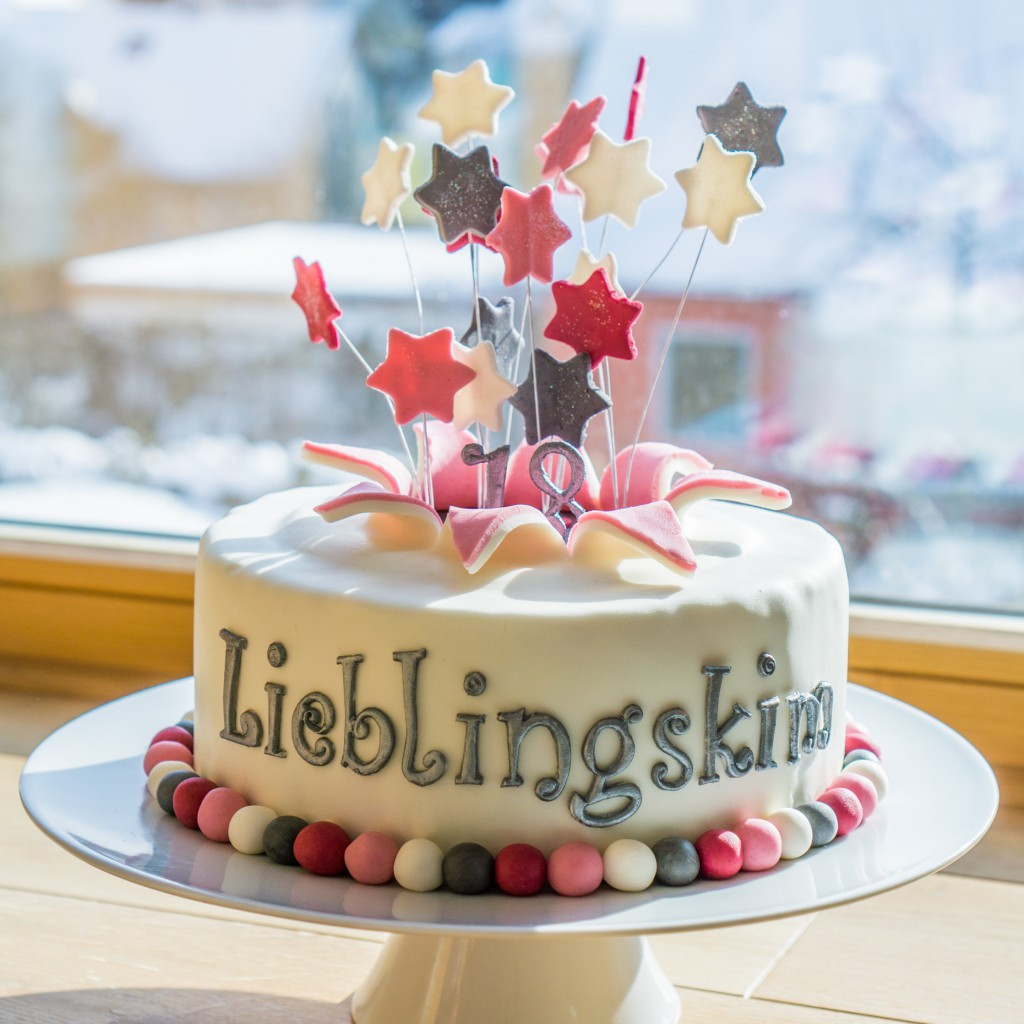 Fondant Geburtstagstorte
 Geburtstagstorte Sternenfeuer