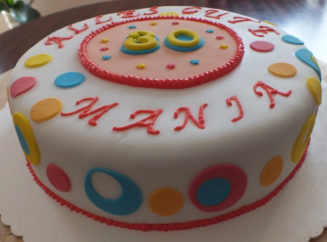 Fondant Geburtstagstorte
 Bunte Fondant Geburtstagstorte