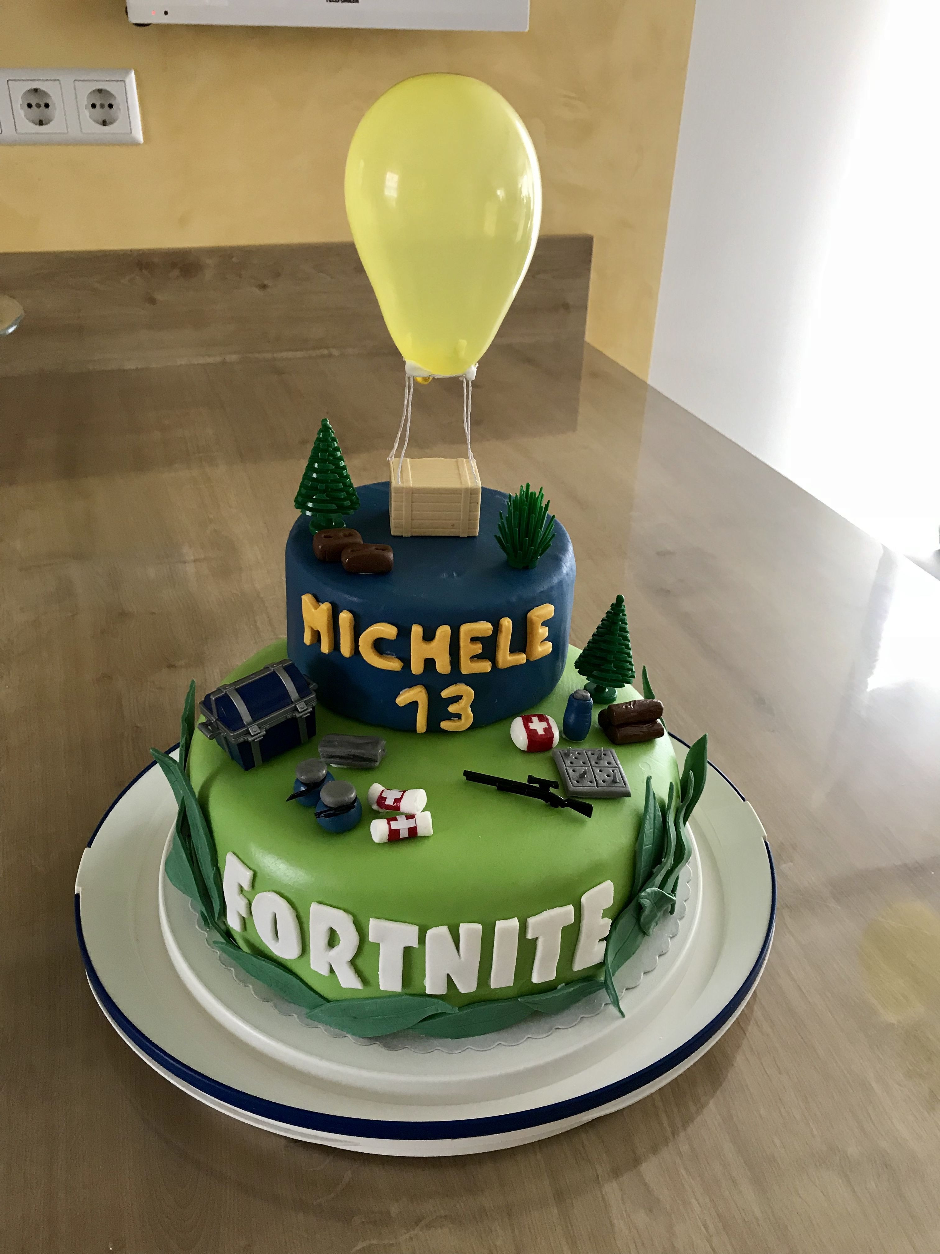 Fortnite Geburtstagstorte
 Fortnite Cake Torte Fondant